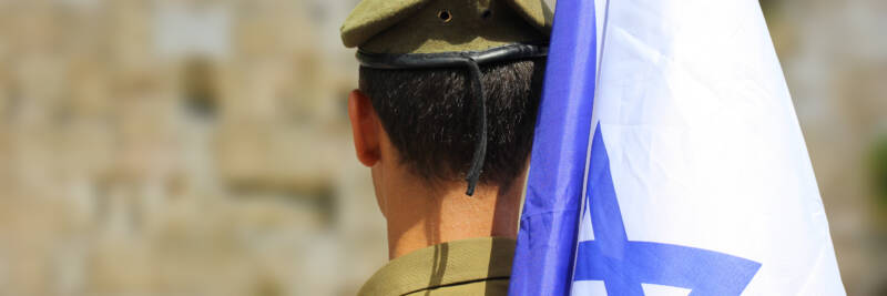 israeli soldier israel flag remembrance yom hazikaron kotel