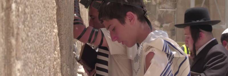 kotel daven prayer western walll jerusalem israel home of hope tefillah tallit