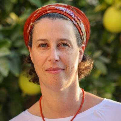 Davina Headshot new 2