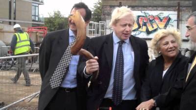 blowing the shofar with the mayor youtube thumbnail